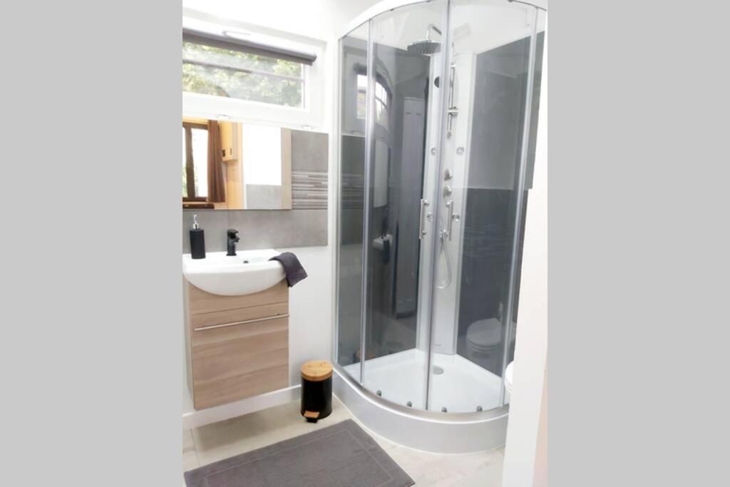 Superbe Studio 15 M²,Proche Disney, Asterix, Cdg Apartment Gressy ภายนอก รูปภาพ